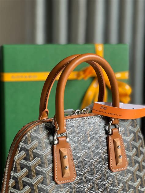 goyard vendom bag.